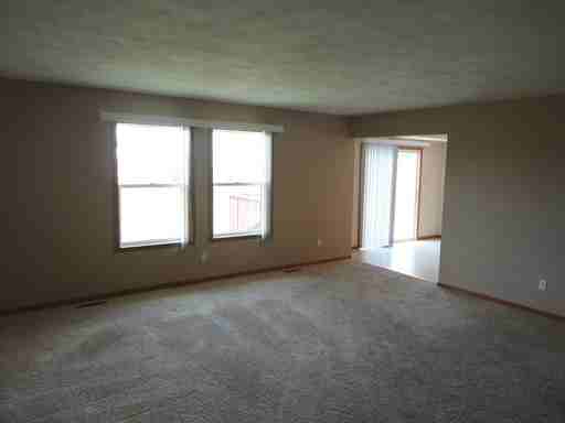 15542 Stonecrest Rd - Photo 3 of 16