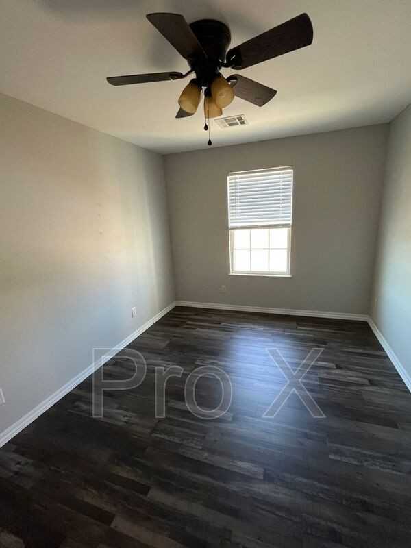 618 Easton #A - Photo 6 of 16