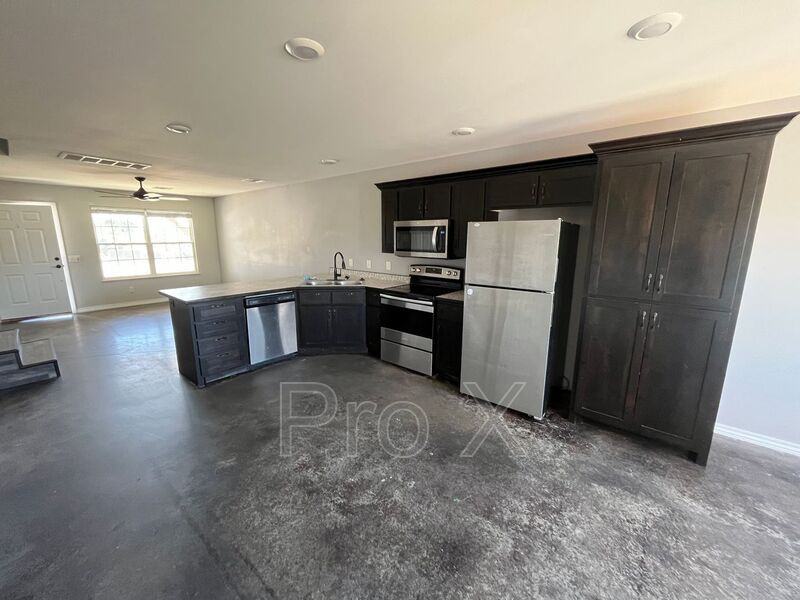 618 Easton #A - Photo 3 of 16