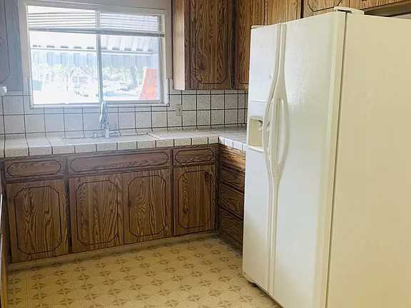 468 Westlake Dr - Photo 3 of 7