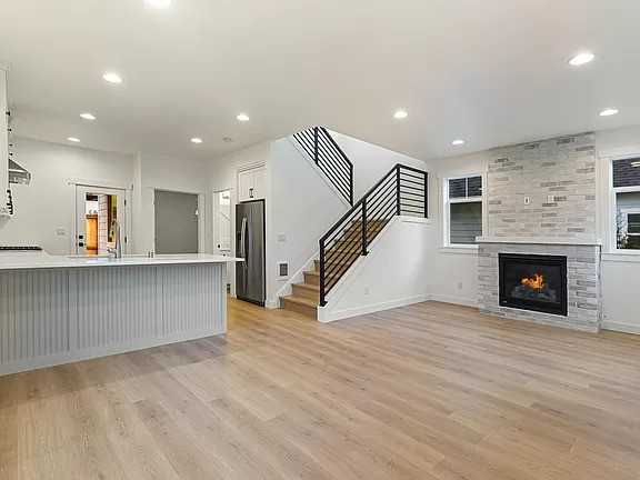 1519 Cowgill Ave - Photo 2 of 13