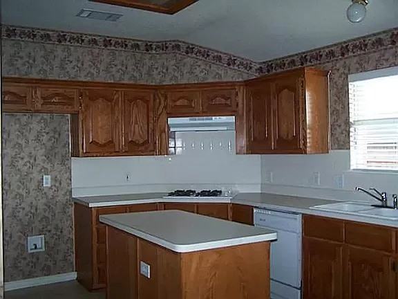 1902 Thornhill Way - Photo 2 of 8