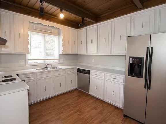 1776 Willow Creek Dr - Photo 3 of 7