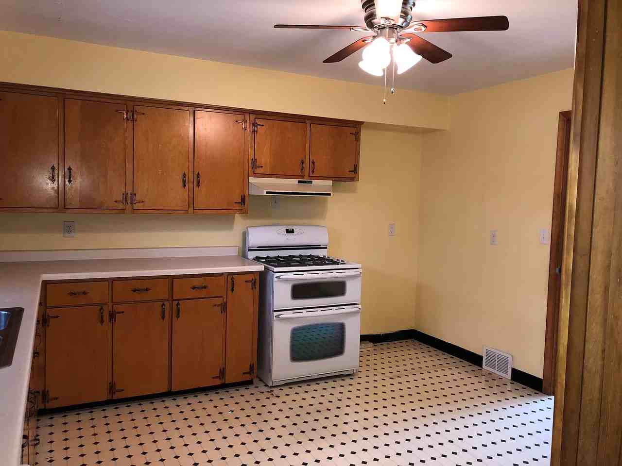 612 N Main St - Photo 3 of 8