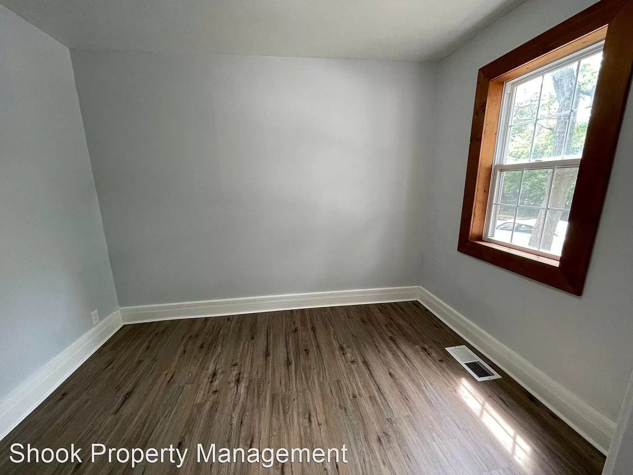 913 N 12th St - Photo 2 of 7