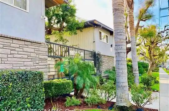 112 - 11730-11846 Culver 1 of 4