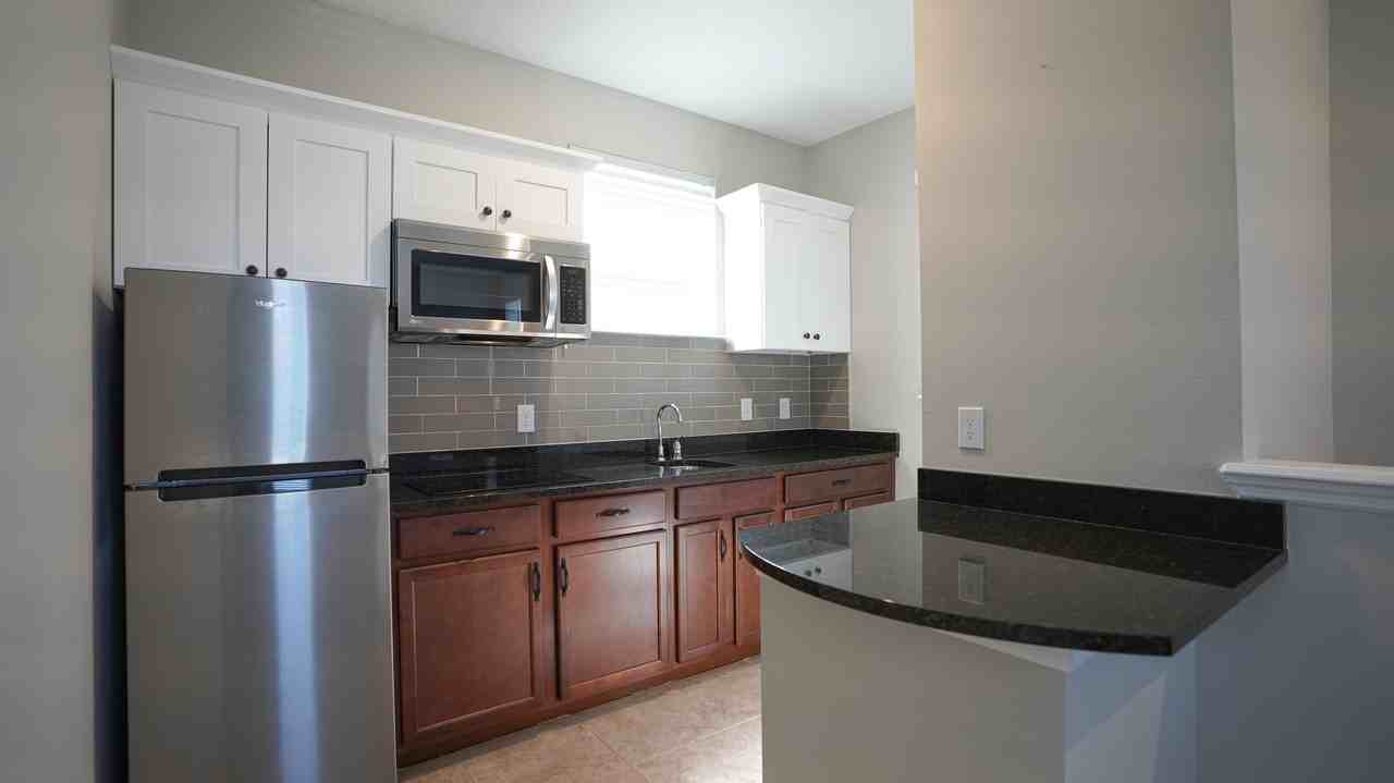 12663 Salomon Cove Dr #2 - Photo 6 of 10