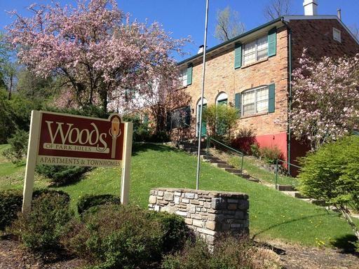 1004 Parkvale Ct - Photo 2 of 12