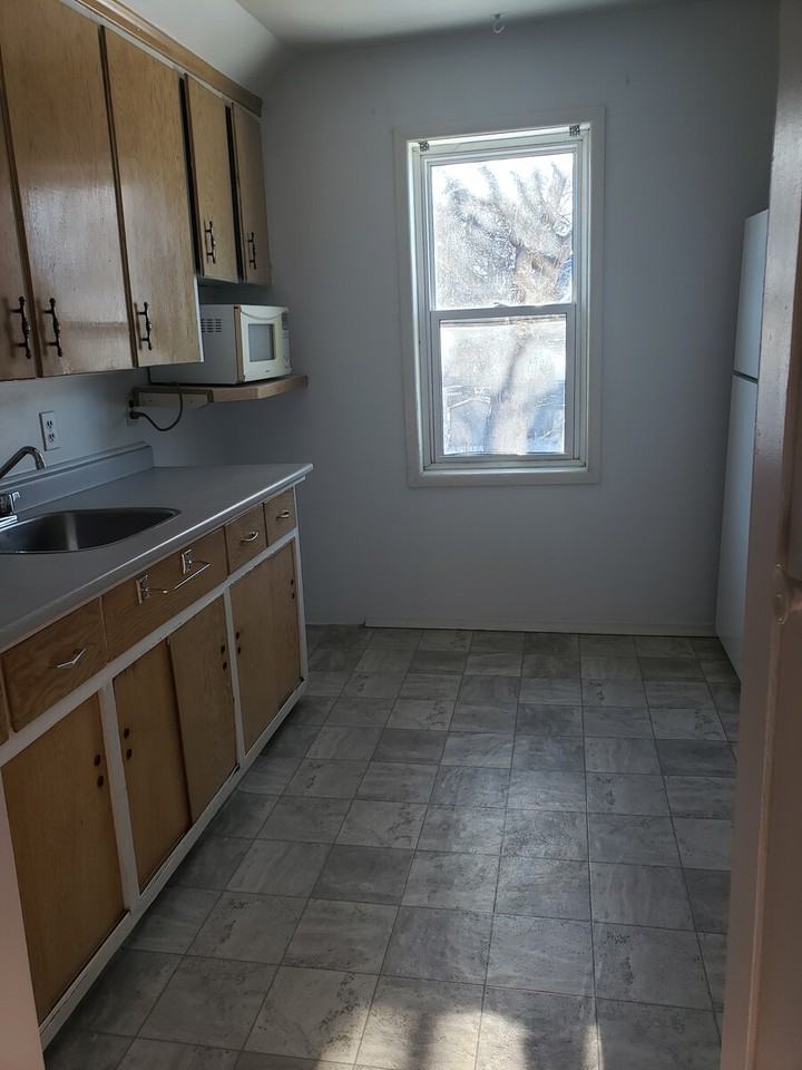 196 Eugenie Street Apartments 196 Eugenie St, Winnipeg, MB R2H 0Y1