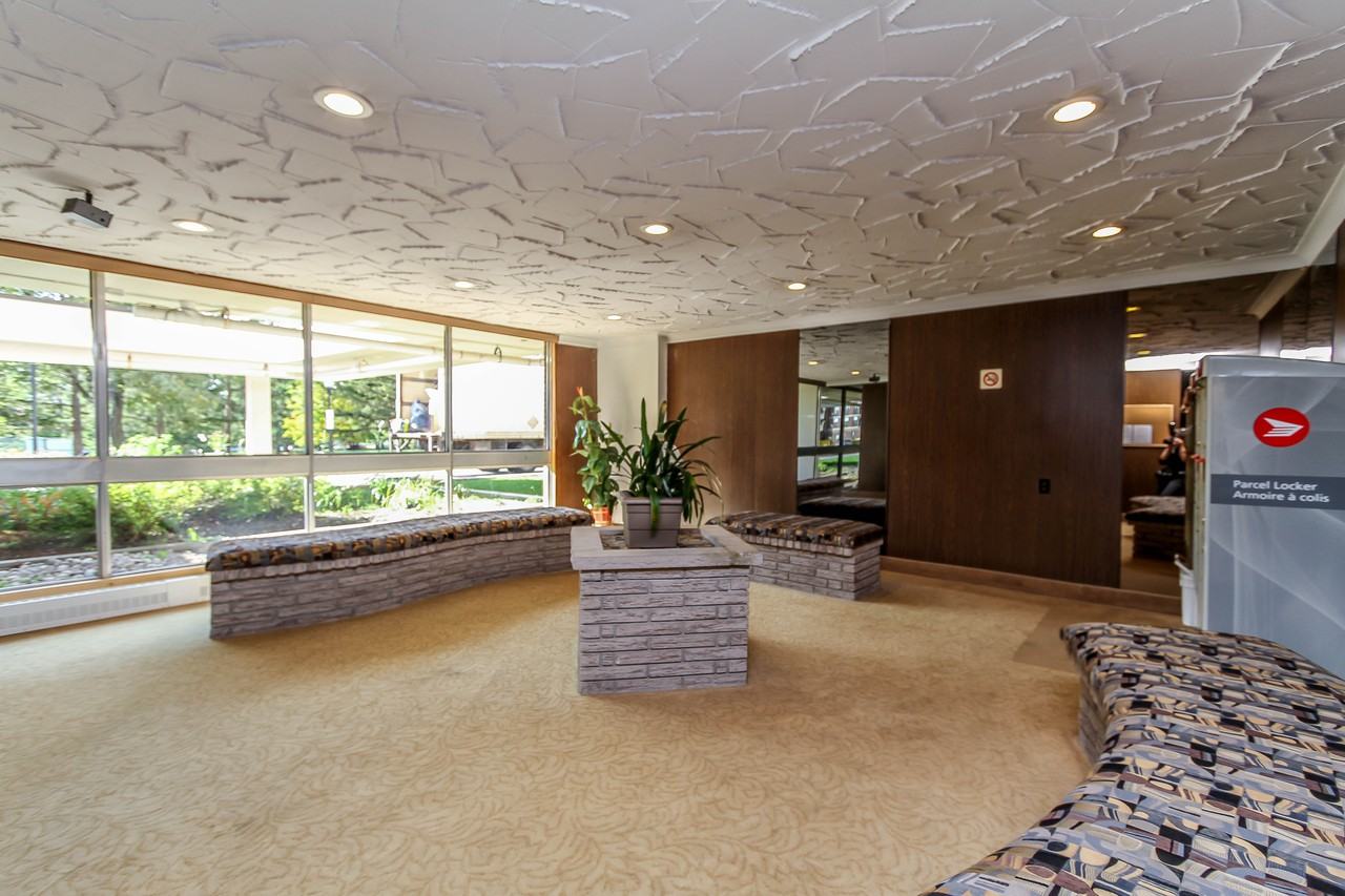 665 BATHGATE DR 1202 WITH POOL Apartments 665 Bathgate Dr, Ottawa