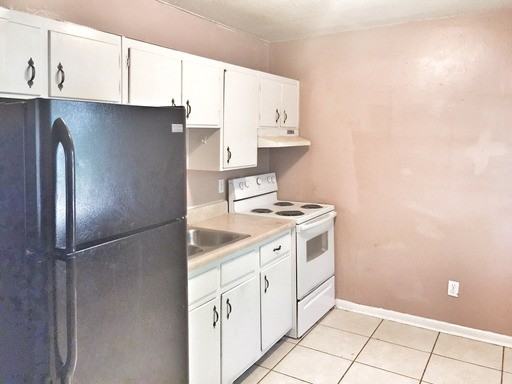 2309 S Meridian St - Photo 3 of 10