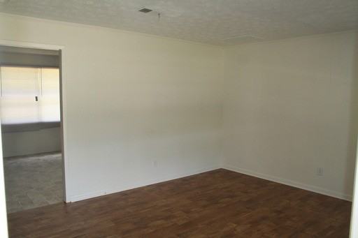 1041 Parham Dr - Photo 3 of 12