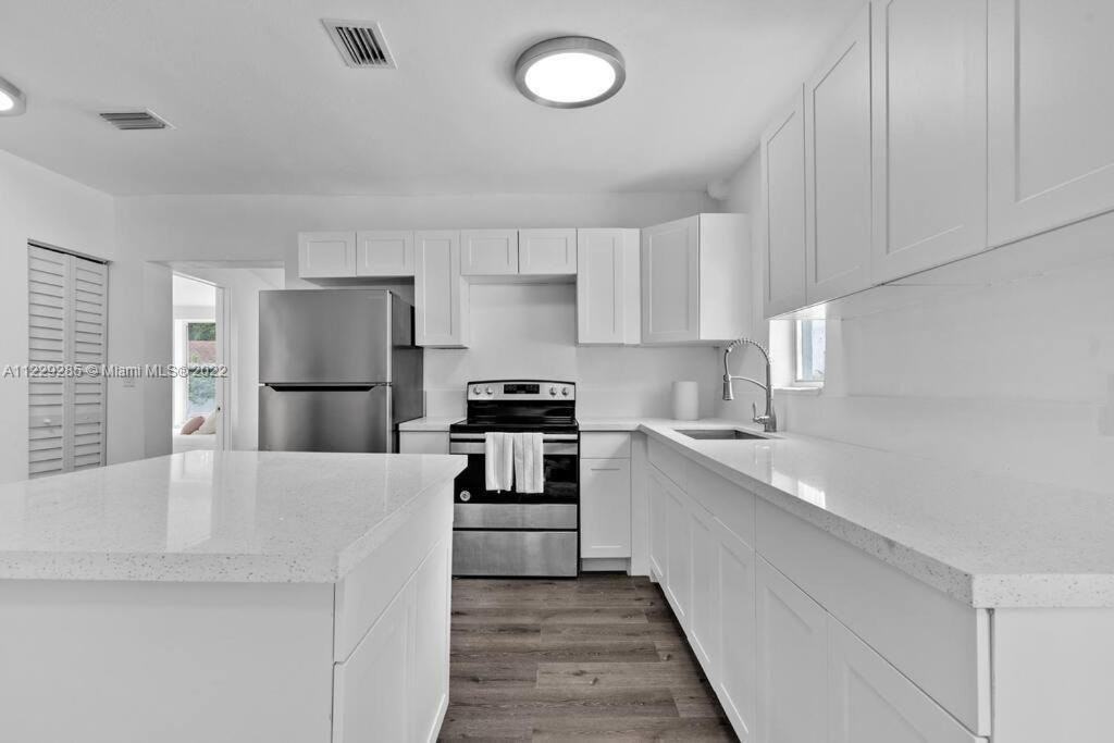 180 Nw 69th St - Photo 3 of 8