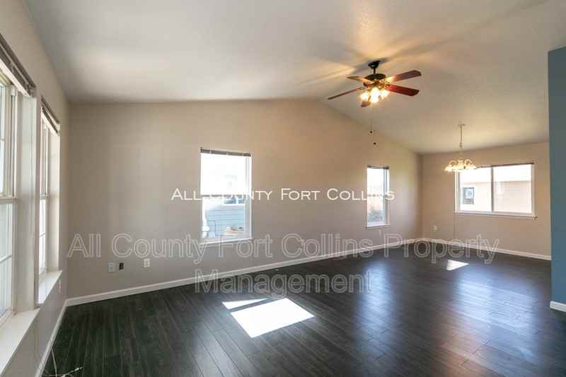 827 Glenwall Dr - Photo 3 of 25