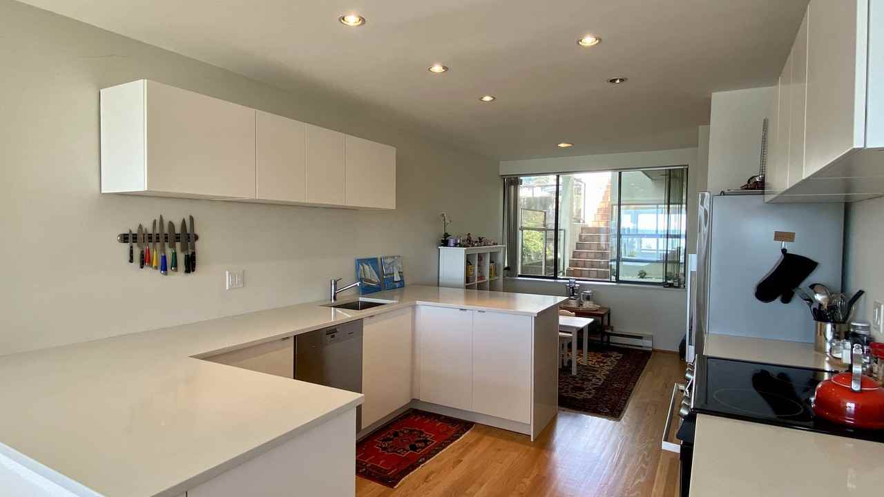 2156 Argyle Avenue - Photo 3 of 23