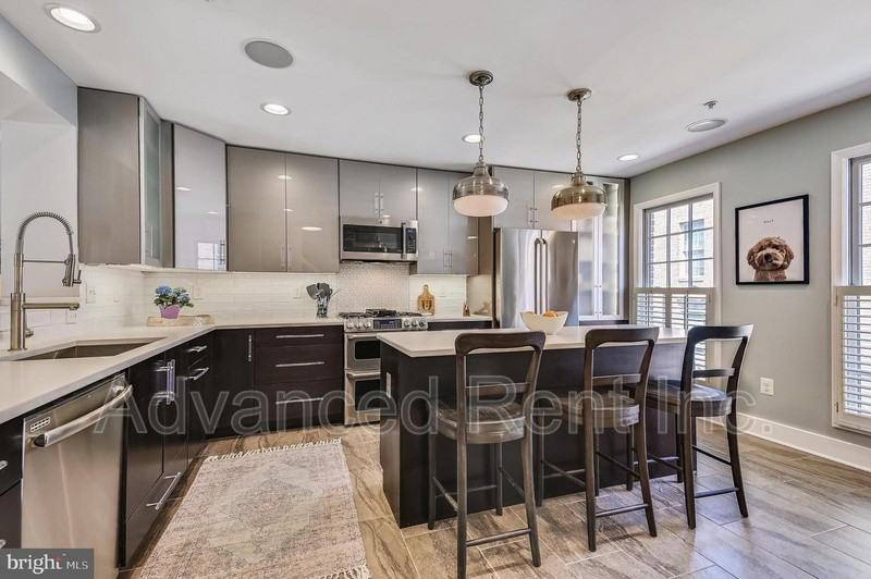 11 W Churchill St - Photo 6 of 33