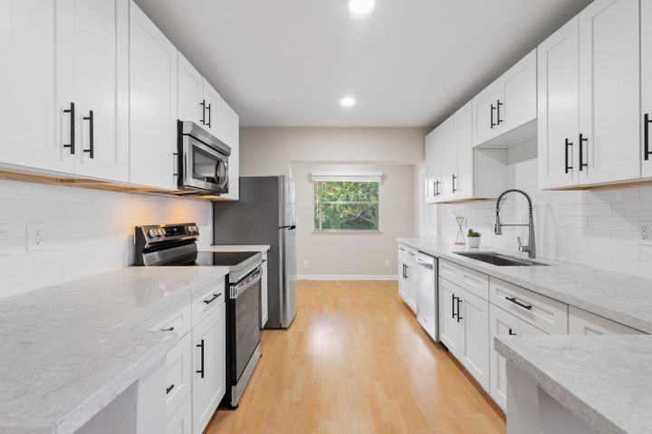 1299 Southwest 12th Avenue - Photo 2 of 5