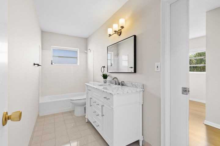 1299 Southwest 12th Avenue - Photo 3 of 5