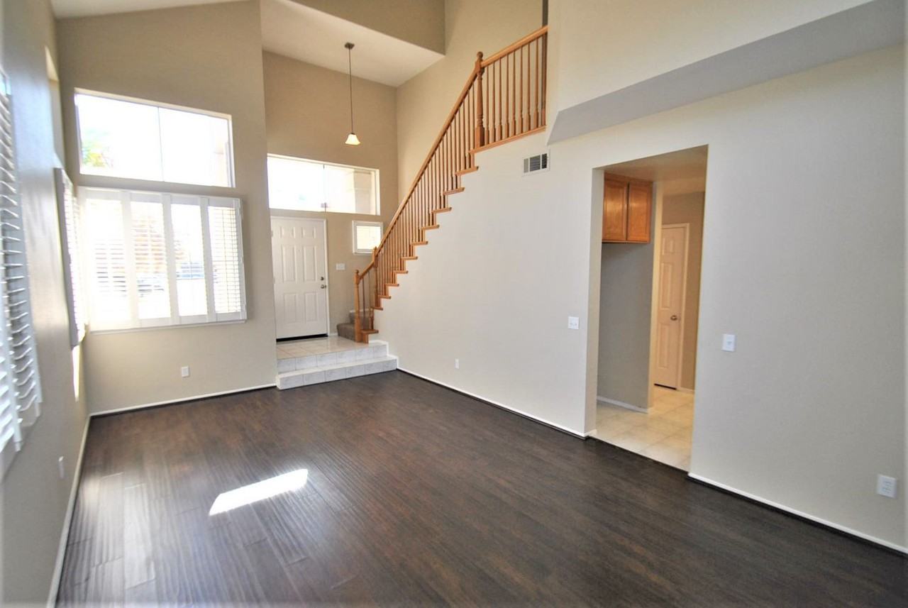 210 Fox Mills Ln - Photo 2 of 10