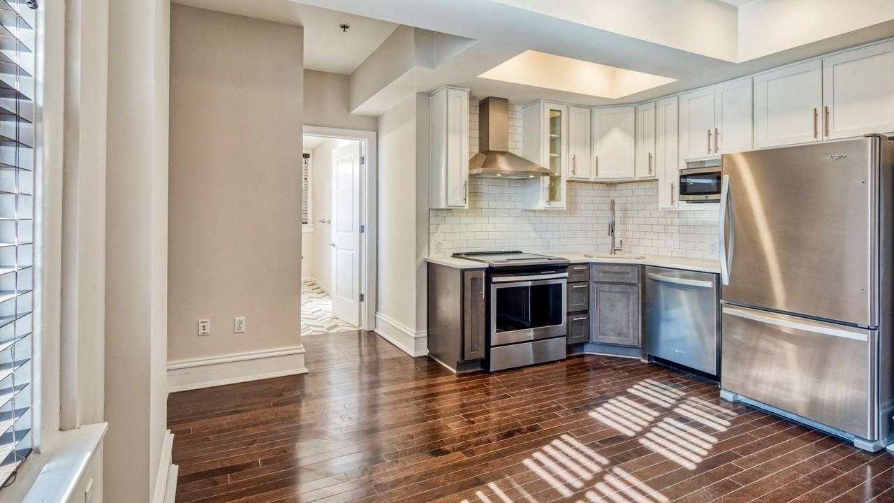 Savoy Apartments - Photo 5 of 18