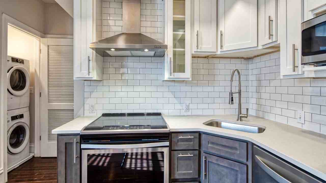 Savoy Apartments - Photo 7 of 18