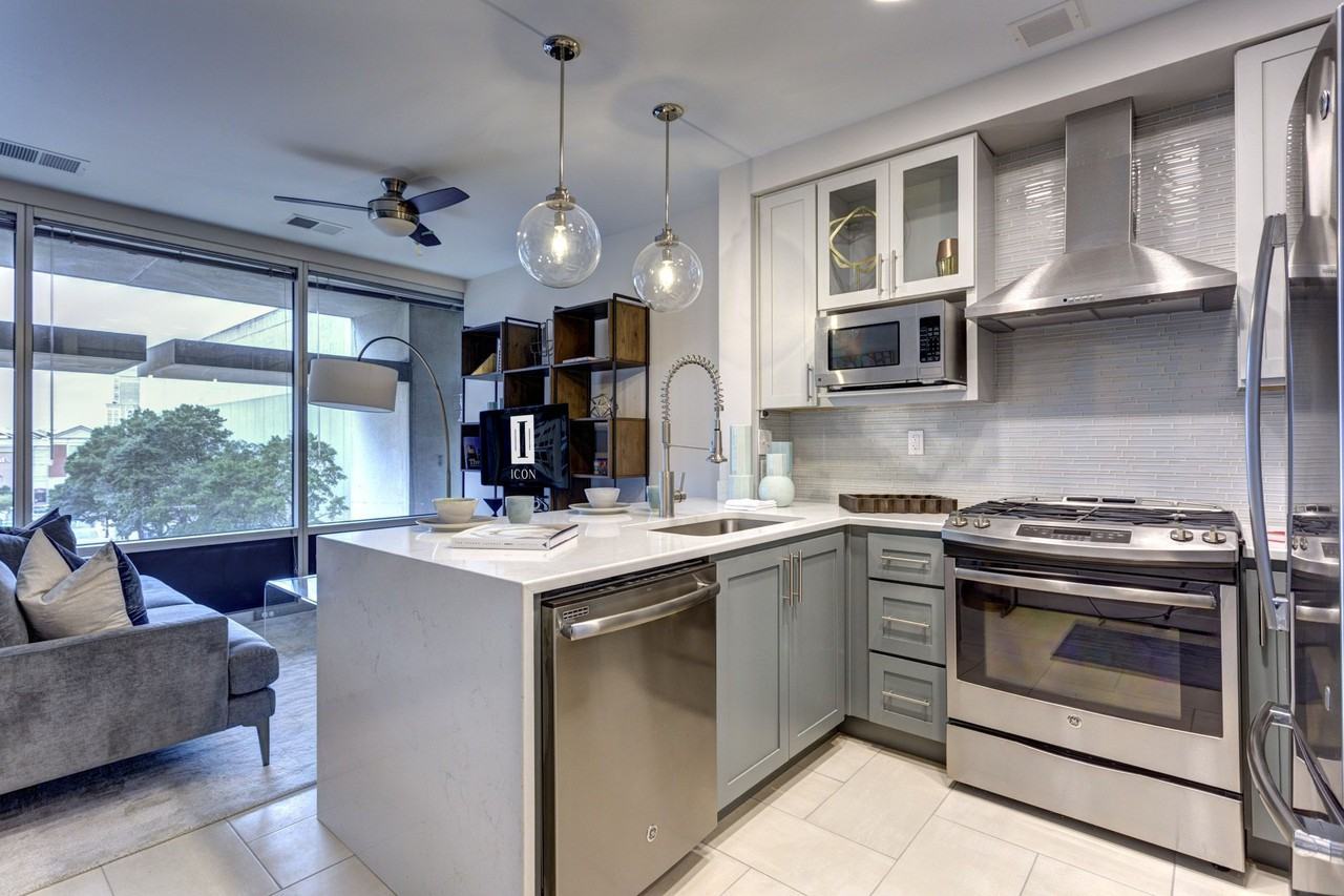 Icon - Photo 2 of 30