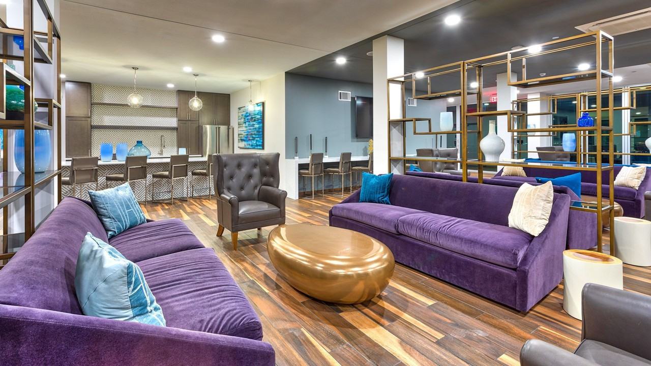 Icon - Photo 4 of 30