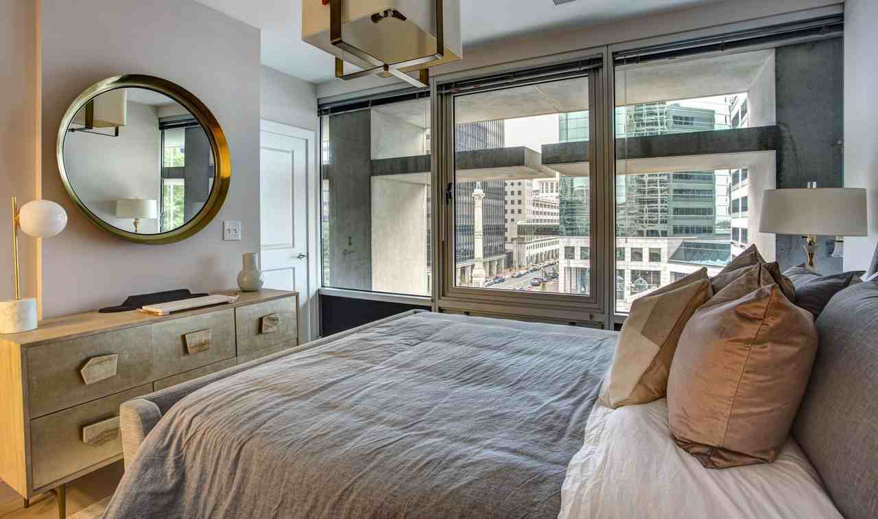 Icon - Photo 6 of 30