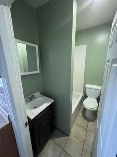 881 Broad/4 Walnut - Photo 2 of 3