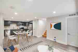 featured image of 4382 Chase St