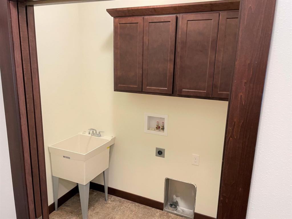 515 Ryan St - Photo 3 of 5