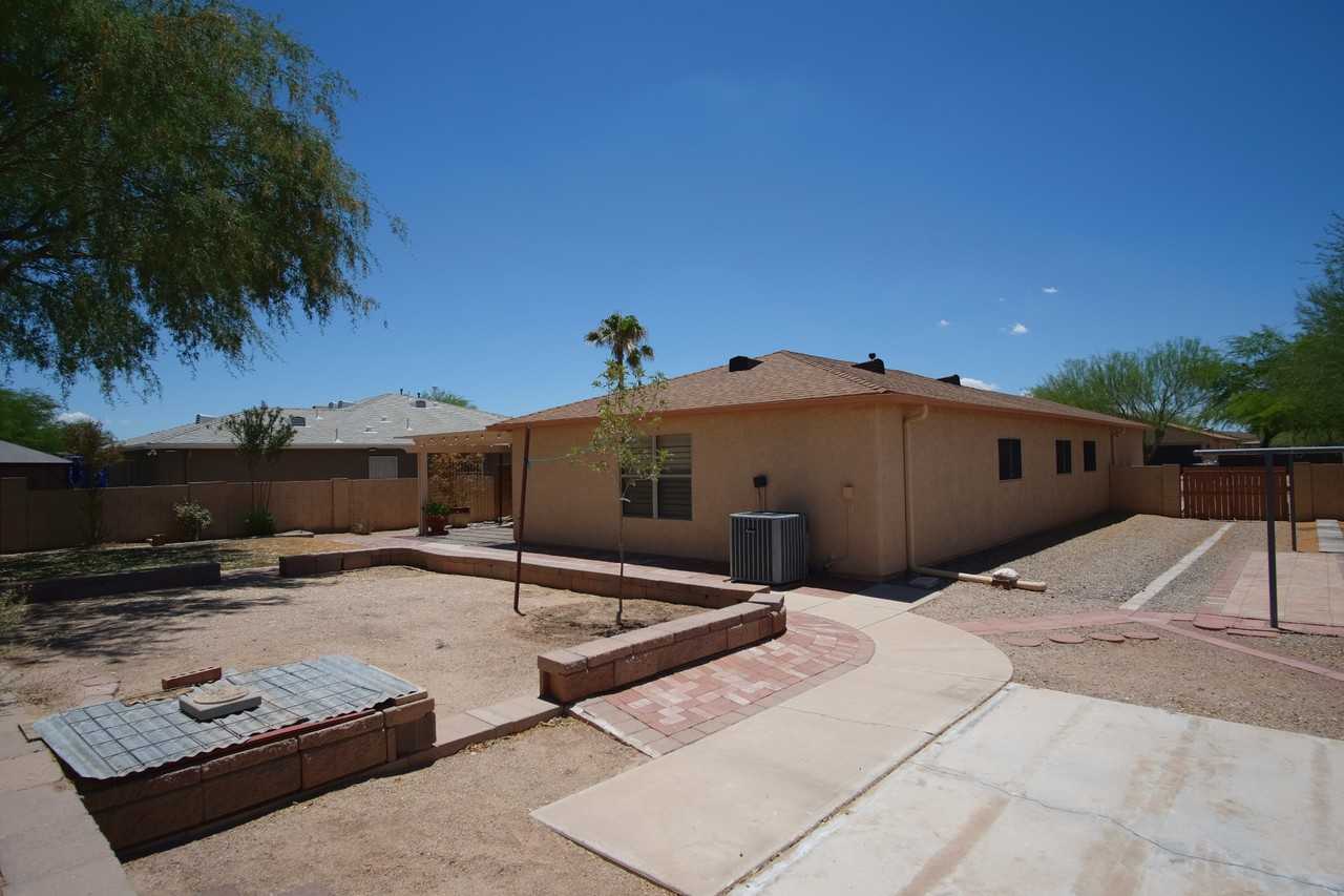 1890 W Savoy Pl #1 - Photo 2 of 10