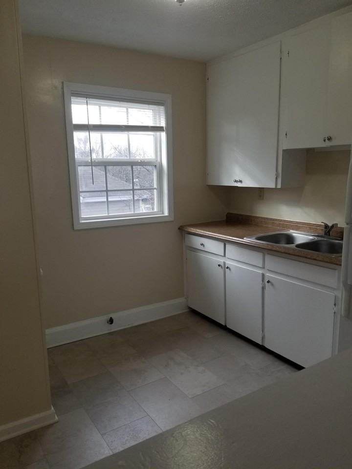 111 N Park St #1 - Photo 4 of 9