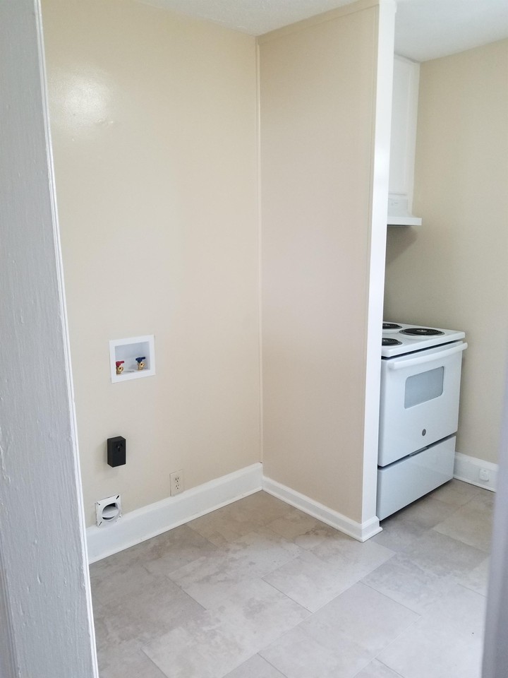 111 N Park St #1 - Photo 5 of 9