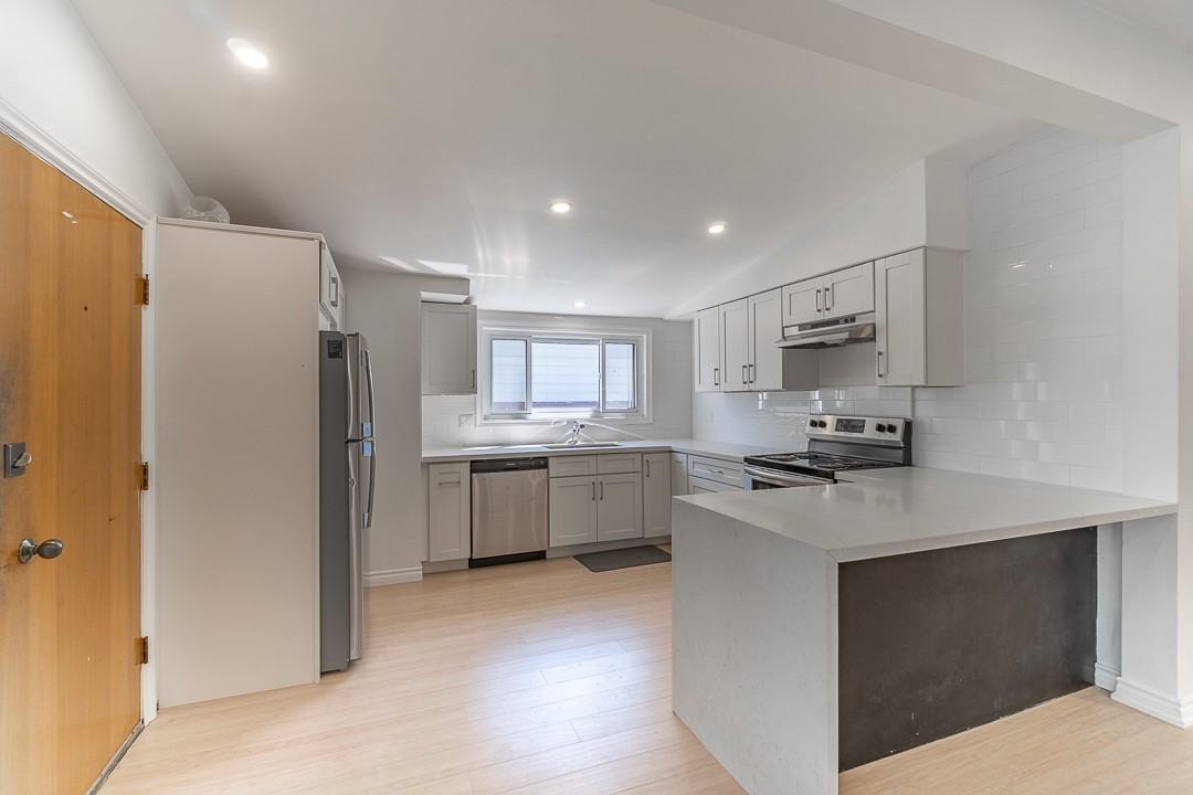 20 Blackthorne Ave #MAIN - Photo 3 of 12