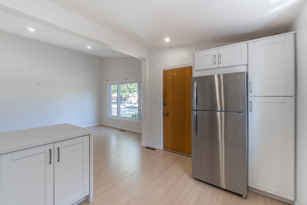 20 Blackthorne Ave #MAIN - Photo 4 of 12
