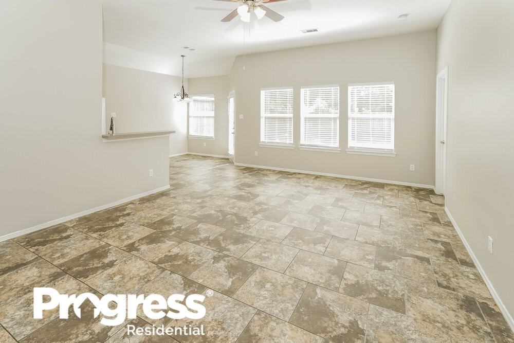 11927 Belle Ct - Photo 3 of 16