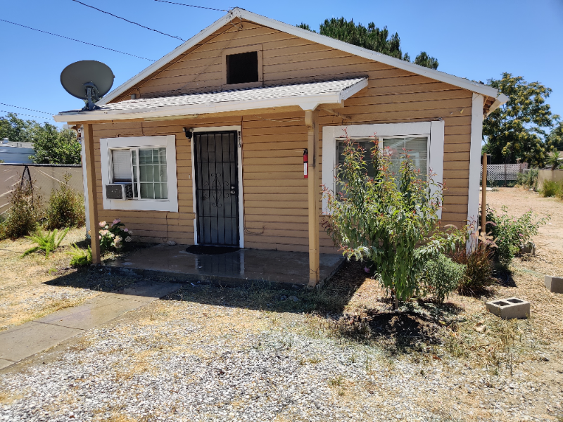 947 E 3rd St - Photo 3 of 22