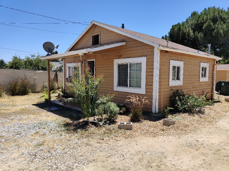 947 E 3rd St - Photo 4 of 22