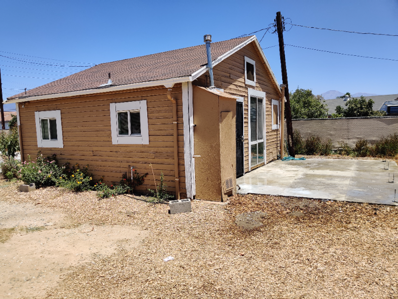 947 E 3rd St - Photo 7 of 22