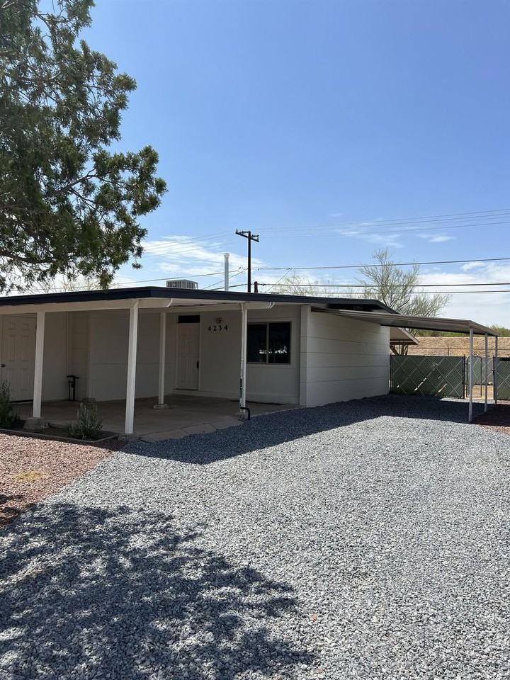 4234 E Valentine St - Photo 2 of 20