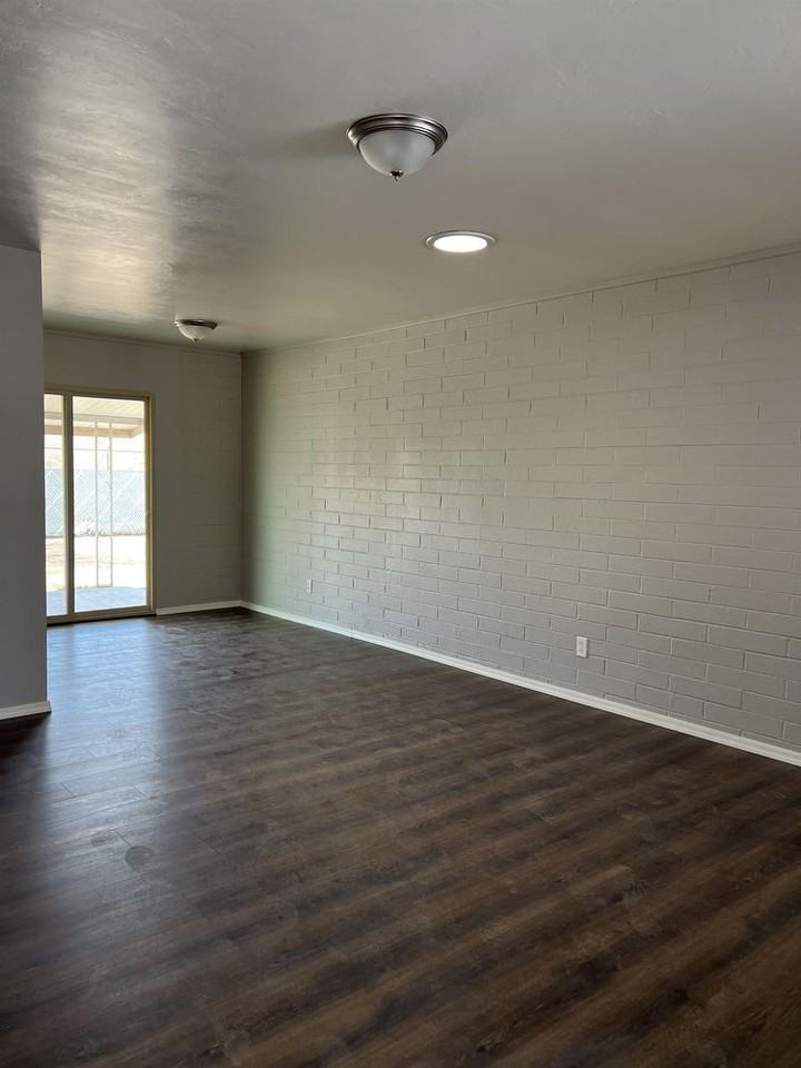 4234 E Valentine St - Photo 3 of 20