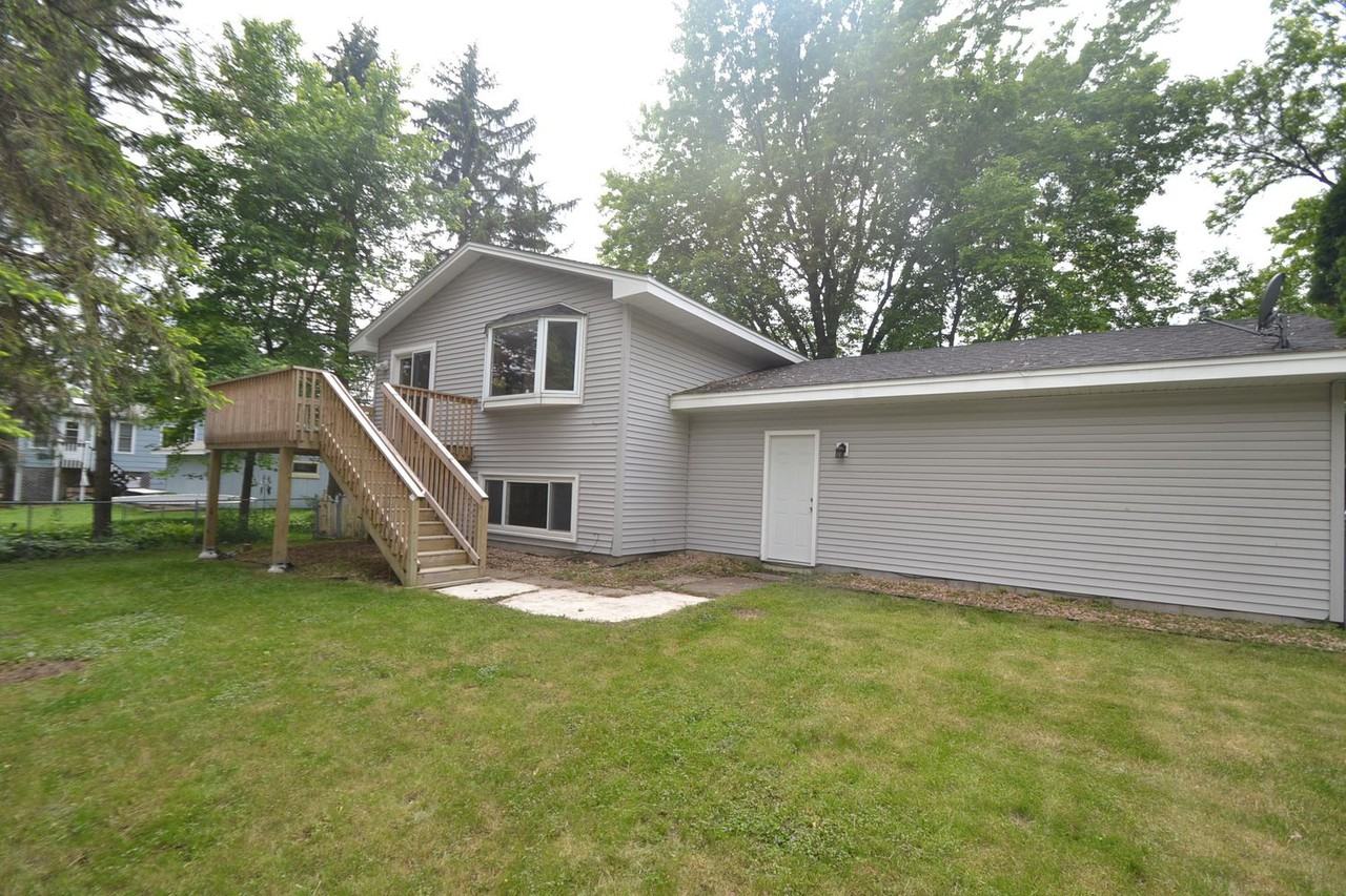 5816 Orchard Ave N - Photo 2 of 8