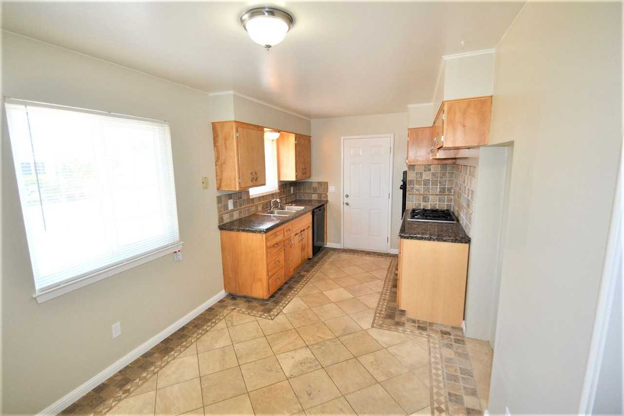 801 Morgan Ln - Photo 3 of 11