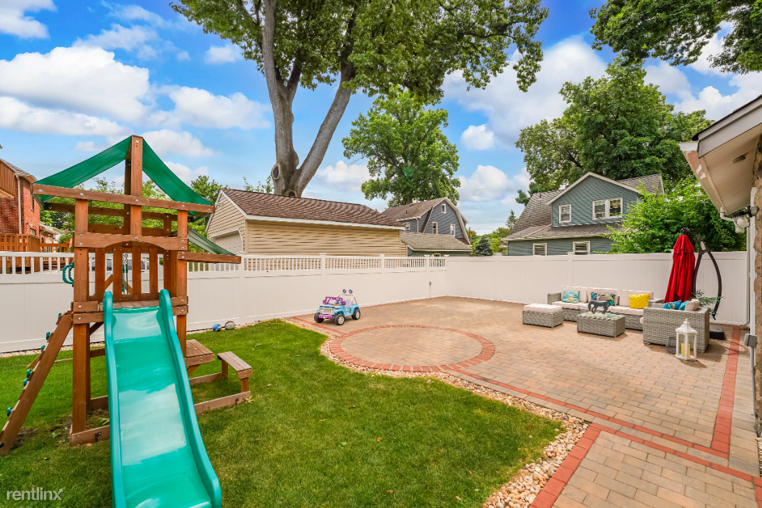 690 Garden St - Photo 3 of 8