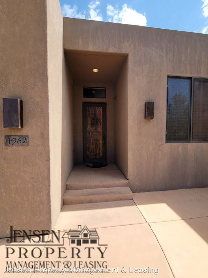 4962 Boulder View Dr - Photo 3 of 50