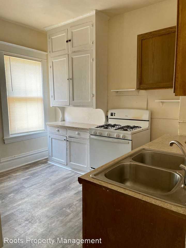 203 Grotto St N - Photo 2 of 13