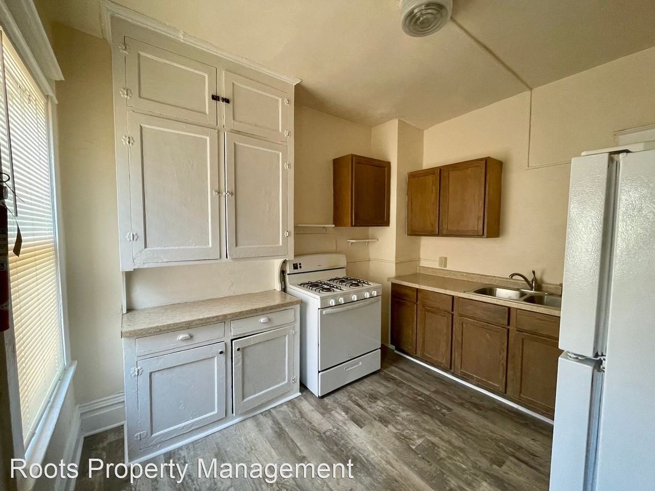 203 Grotto St N - Photo 3 of 13
