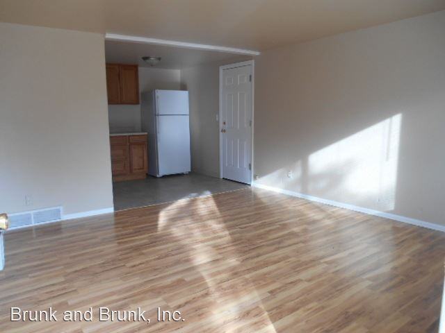 1242 Burnham St - Photo 2 of 9