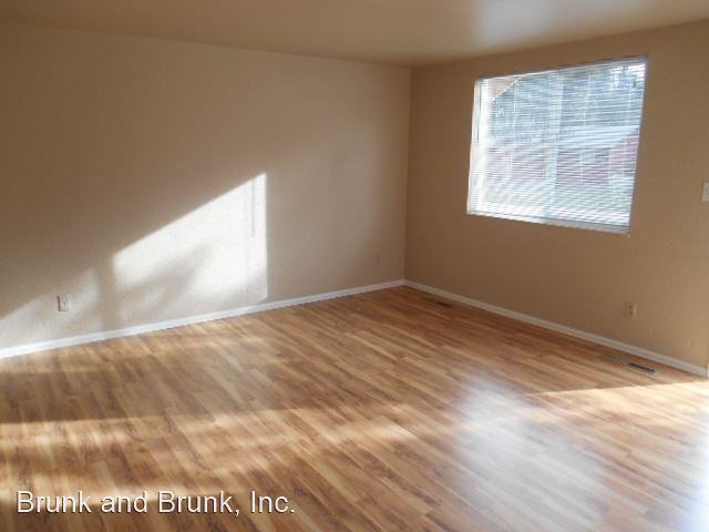 1242 Burnham St - Photo 3 of 9